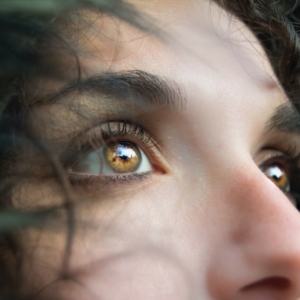 Close up of woman's brown eyes