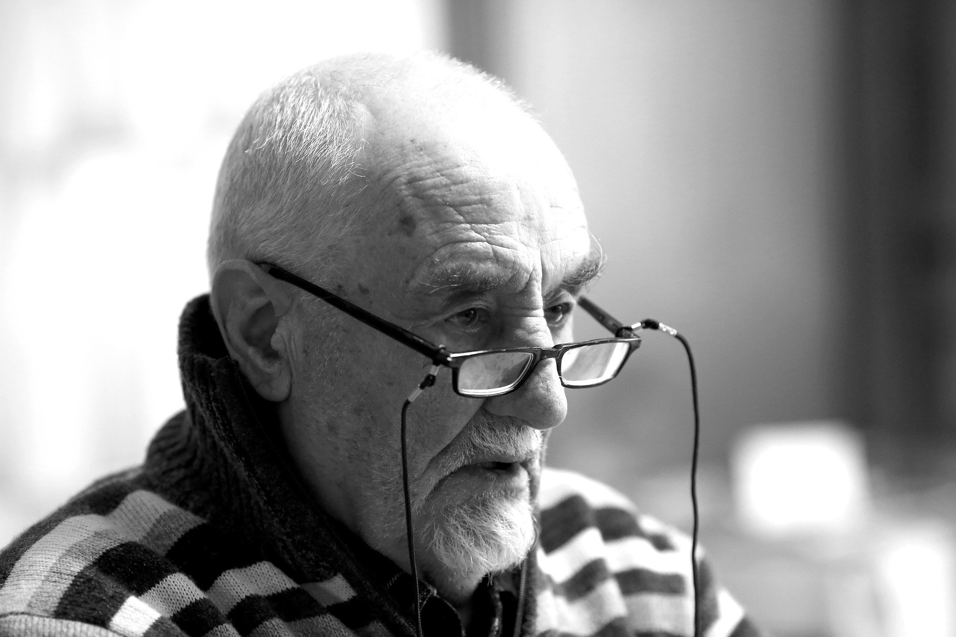 do-you-need-to-wear-glasses-after-cataract-surgery-optegra