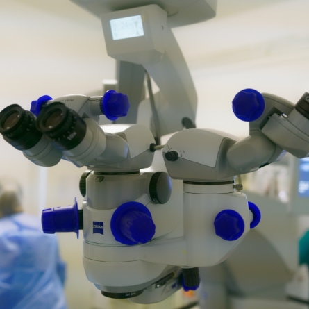 Laser eye surgery microscope