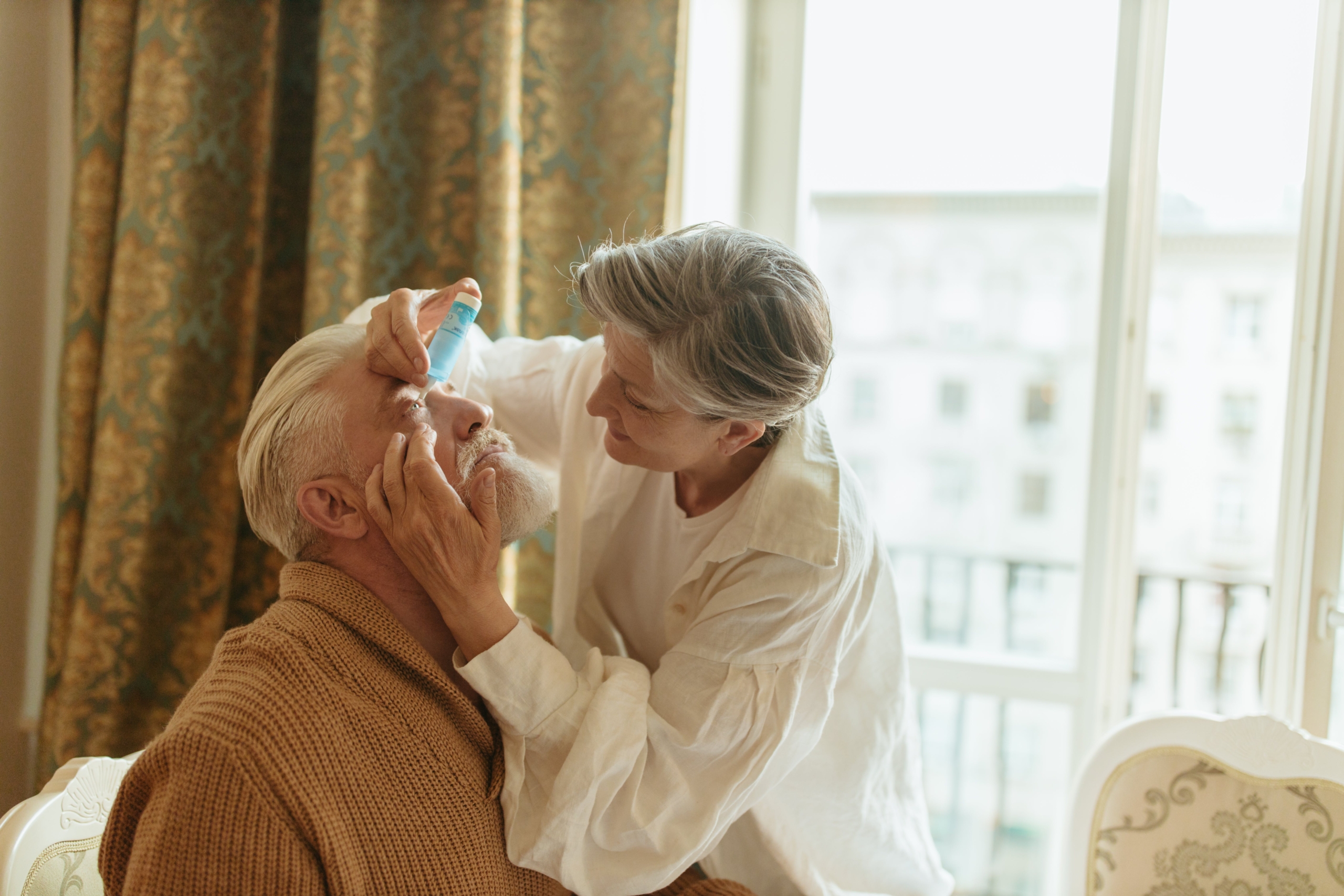 Using Eye Drops After Cataract Surgery Optergra