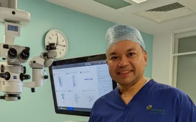 Optegra surgeon in a suite