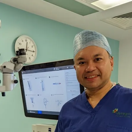 Optegra surgeon in a suite